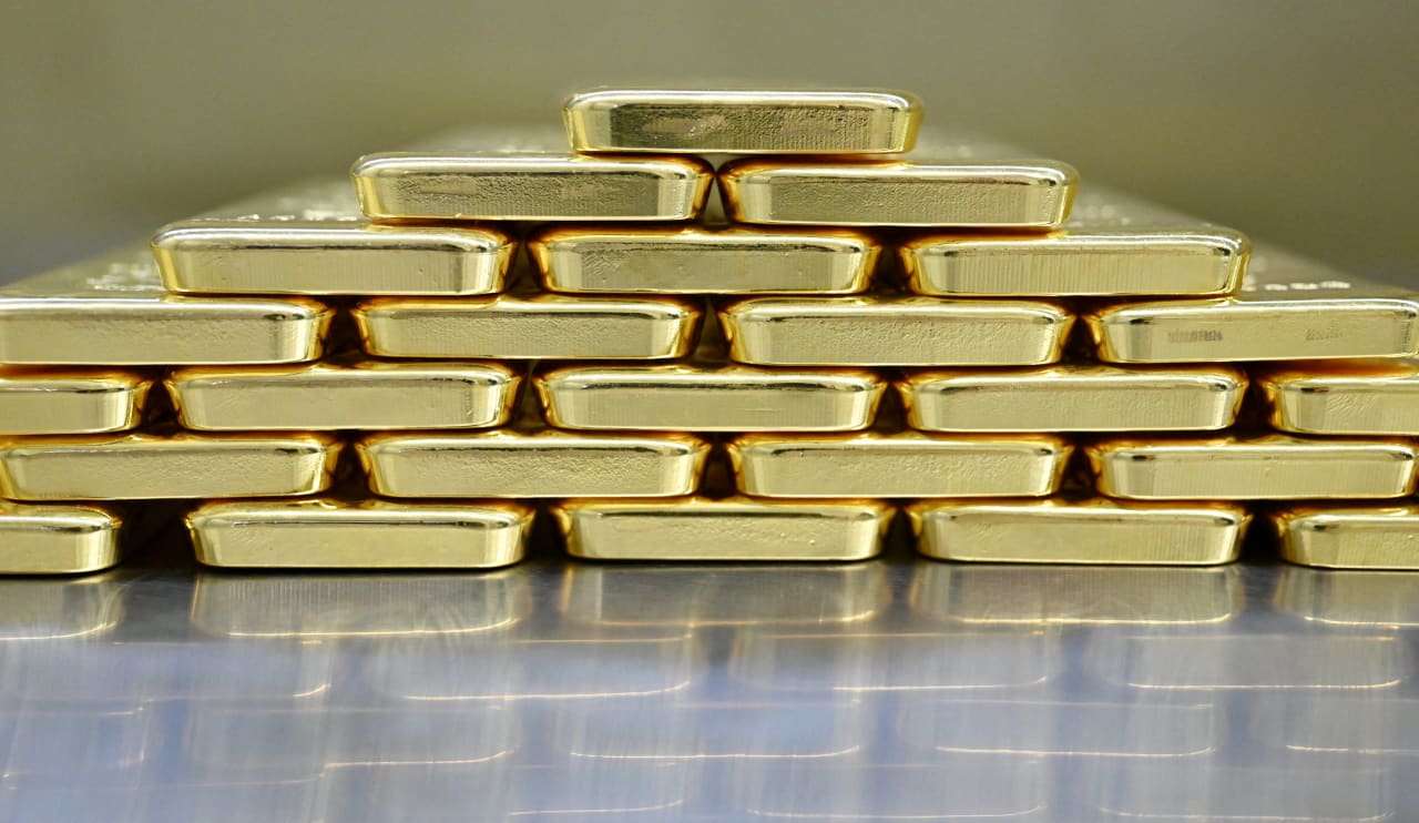 Gold Futures Set New Record on Safe-Haven Demand, Weaker U.S. Dollar