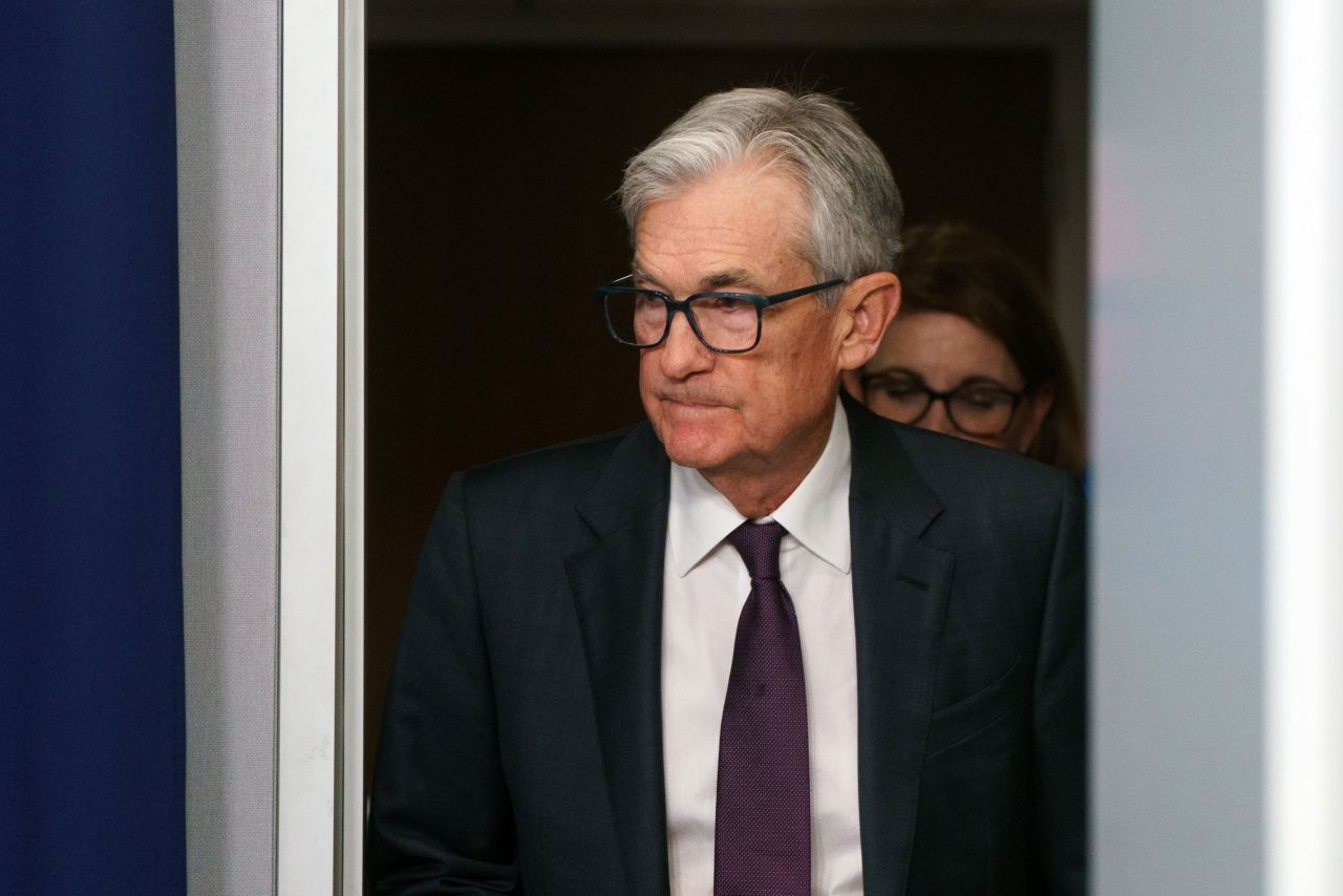 Powell Says Fed Doesn’t Need to Rush on Rate Cuts