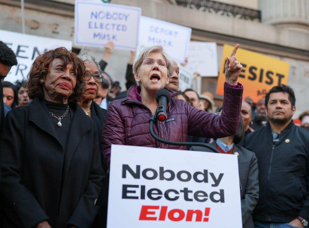 Warren, Waters Warn Bank Regulators Against Aiding ‘Unlawful’ DOGE Actions