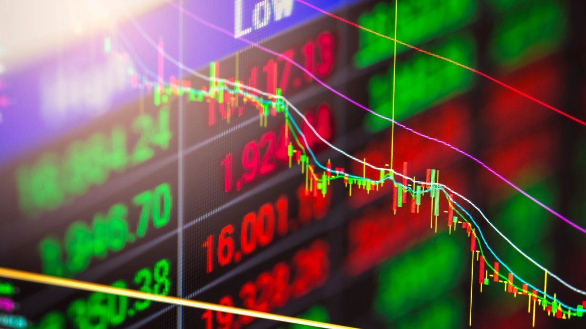 Los ADRs de bancos repuntan hasta 5% en Wall Street, pero los bonos acentúan caídas y ya bajan 18% en un mes