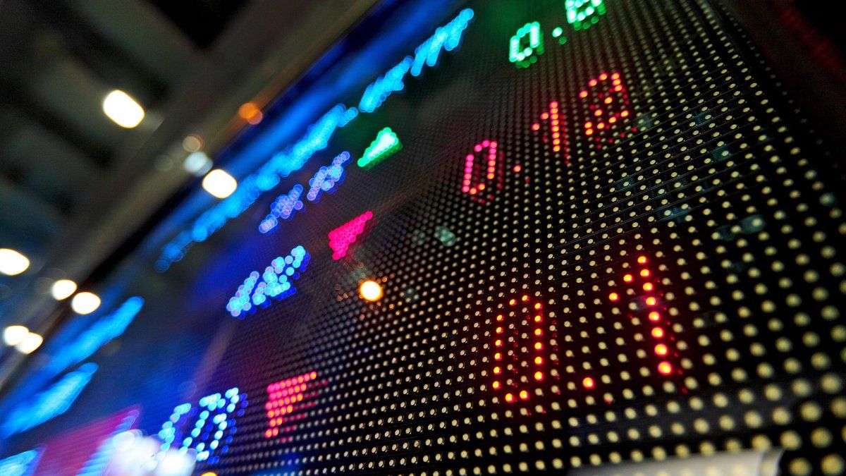 Los bonos en dólares profundizan caídas y el riesgo país toca un máximo en casi ocho semanas