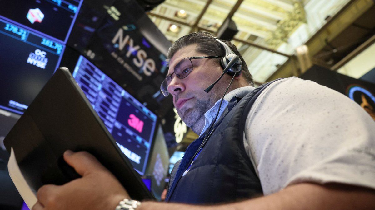 Wall Street borra caída inicial y pasa a terreno positivo de la mano del sector «Salud»