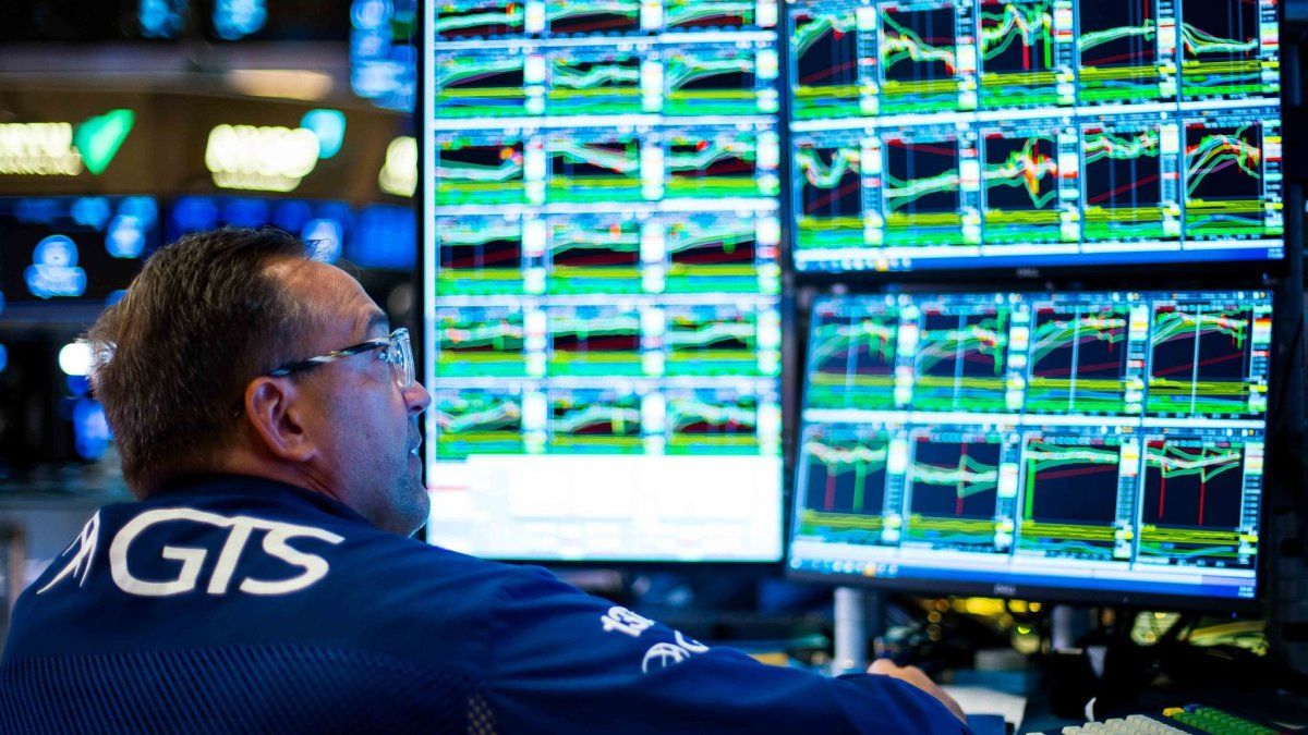Wall Street borra suba inicial y opera en terreno negativo