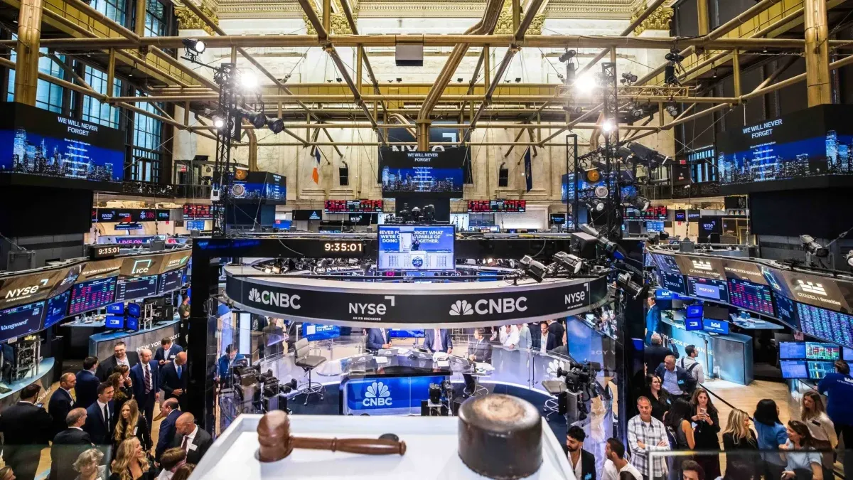 Wall Street desoye la caída de las ventas minoristas en EEUU y busca cerrar la semana en positivo