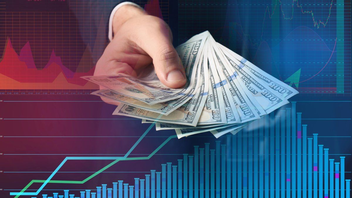 Los dólares financieros moderan suba inicial y la brecha se sostiene en el 15%