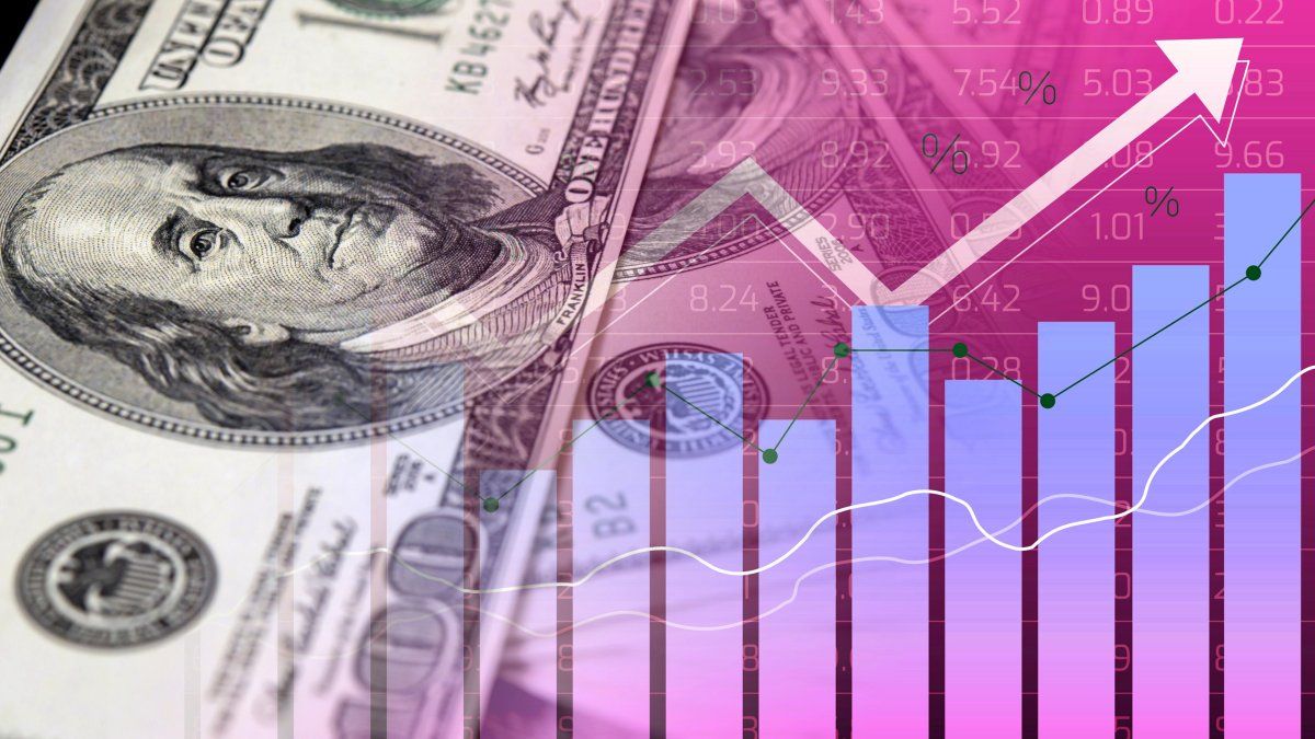 Dólar blue en abril: llega un mes clave por FMI y futuro del régimen cambiario, ¿va por otro récord o se desinfla?