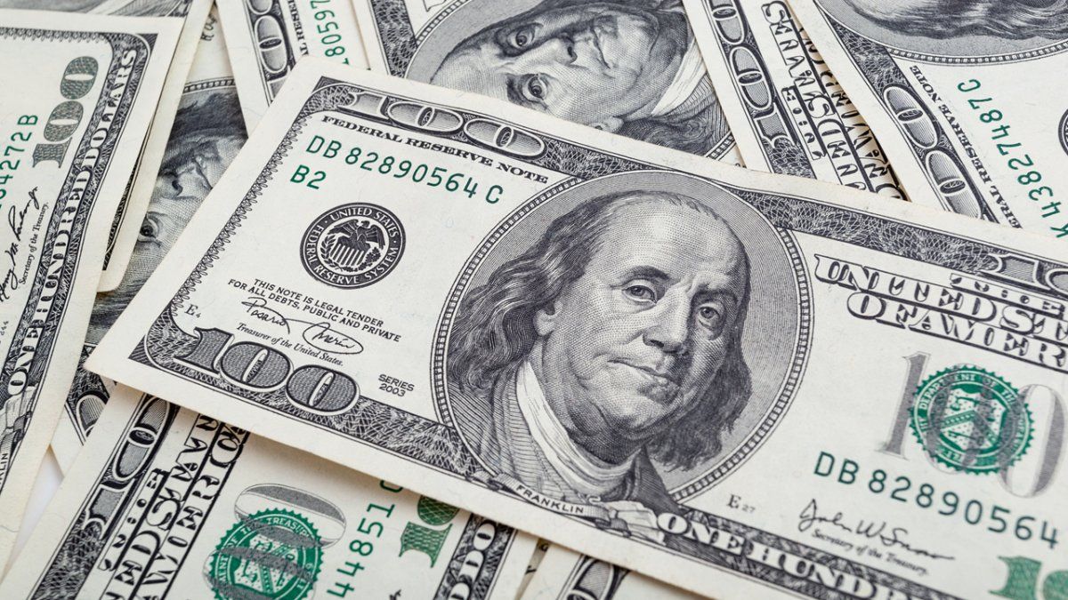 El dólar baja a mínimos de tres meses en el mundo por temores sobre el crecimiento de EEUU