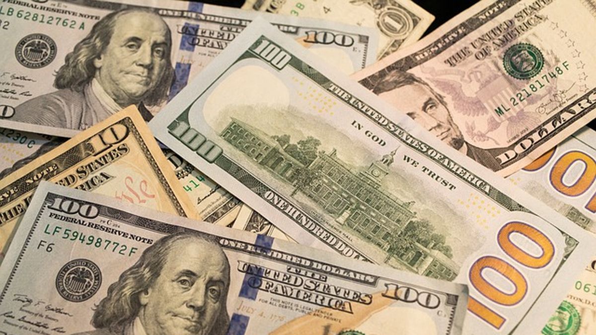 Crece la presión cambiaria: el dólar MEP y el CCL pegan otro salto y ya superan los $1.280