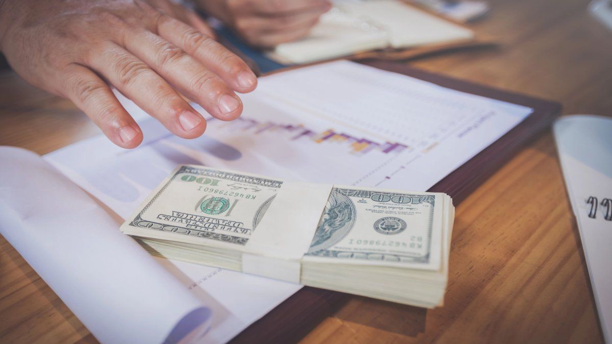 El dólar oficial registra su mayor suba semanal desde la flexibilización del cepo y roza los $1.200