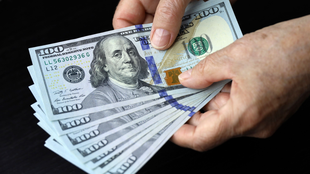 El dólar mayorista volátil, cae hasta los $1.000 y los financieros acompañan la tendencia