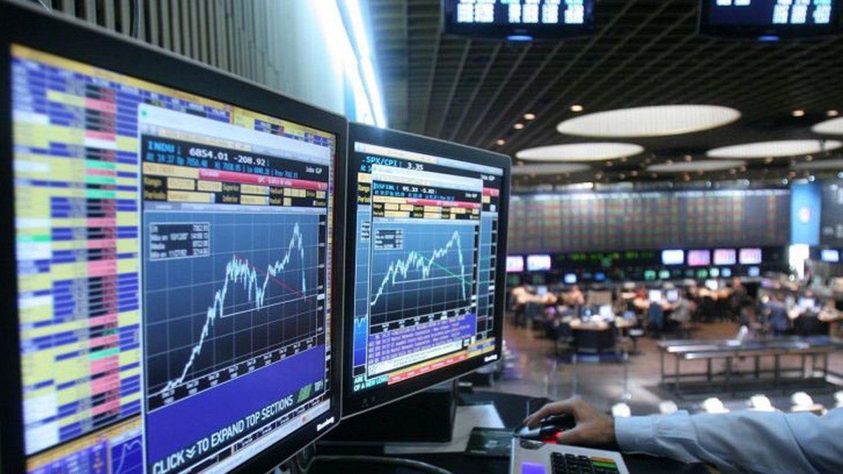 Los bonos caen hasta 2% y el S&P Merval en dólares toca mínimos en más de tres semanas
