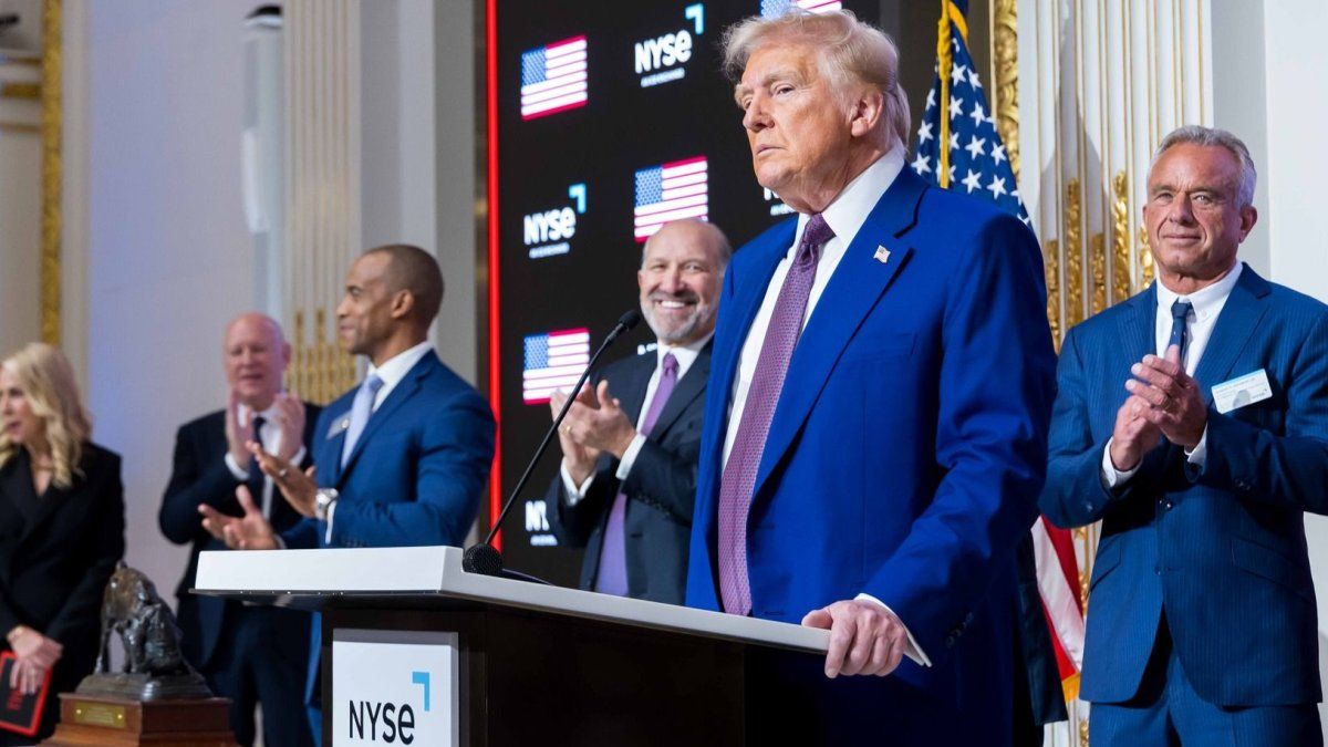 Wall Street se hunde y Europa sufre su peor baja en casi dos meses tras amenazas comerciales de Donald Trump