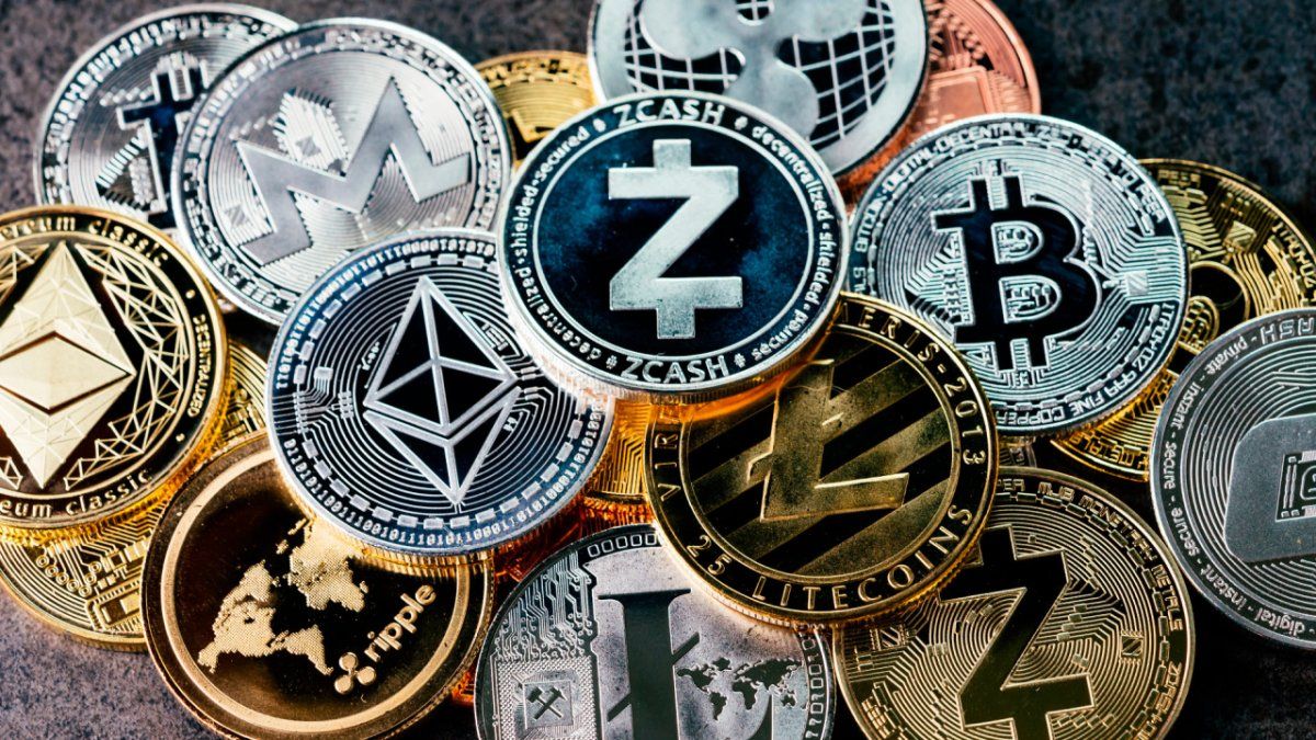 Criptomonedas: Bitcoin se aleja de su máximo histórico, pero las altcoins vuelan hasta 19% en la semana