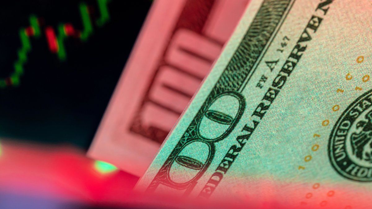 El dólar oficial y los paralelos caen en la previa a la licitación del Tesoro y el dato de inflación