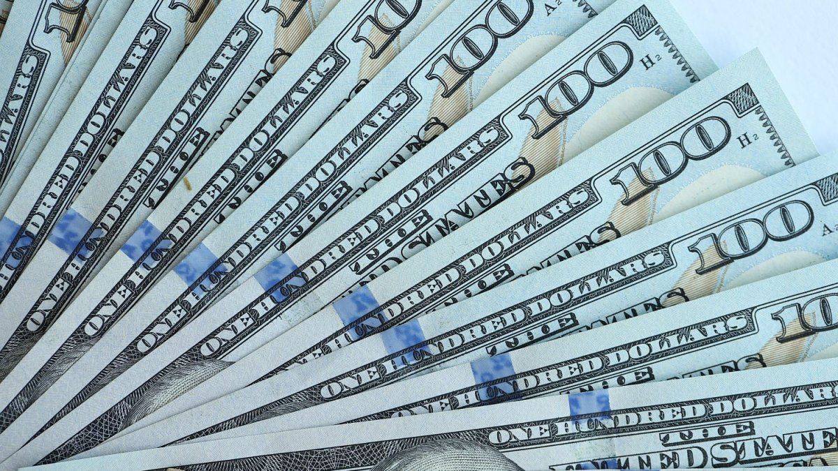 El dólar oficial se da vuelta y quiebra racha alcista pese a la supertasa