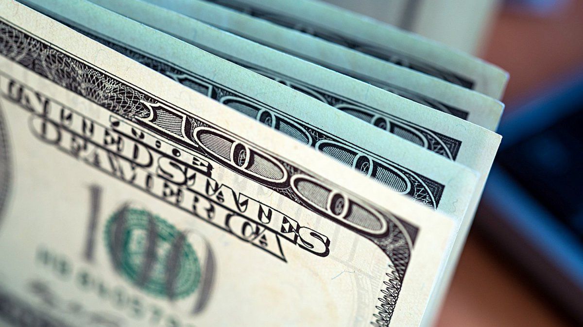 El dólar oficial cae por quinta jornada consecutiva: acumula una baja de casi $50 desde su máximo