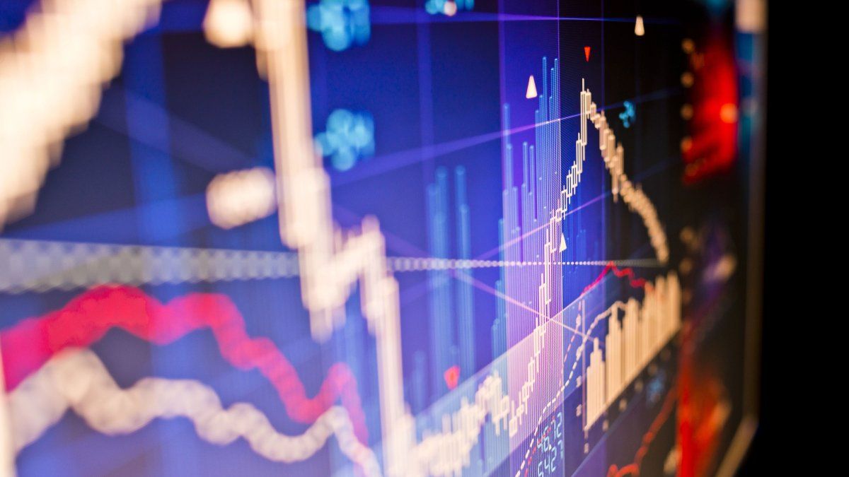 Las acciones y bonos retroceden en medio de la volatilidad cambiaria y los anuncios comerciales de EEUU