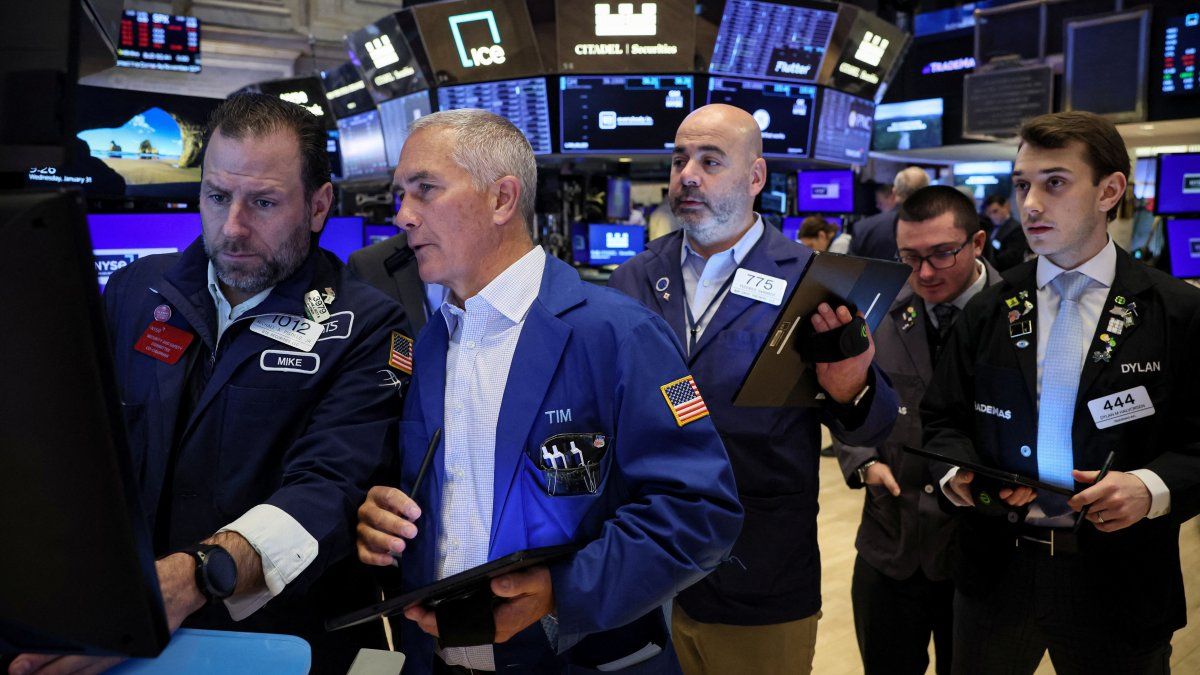 Wall Street cae en la antesala de la histórica reunión bilateral entre Donald Trump y Vladímir Putin