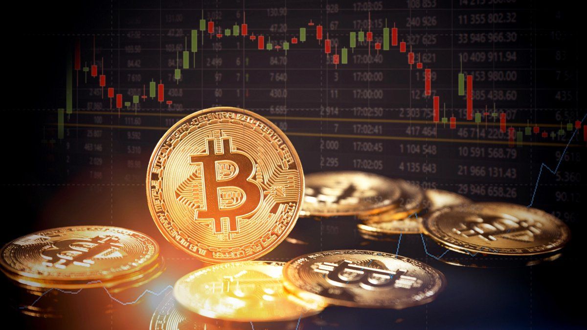 Bitcoin cae 12% desde su récord y opera en niveles de hace dos meses