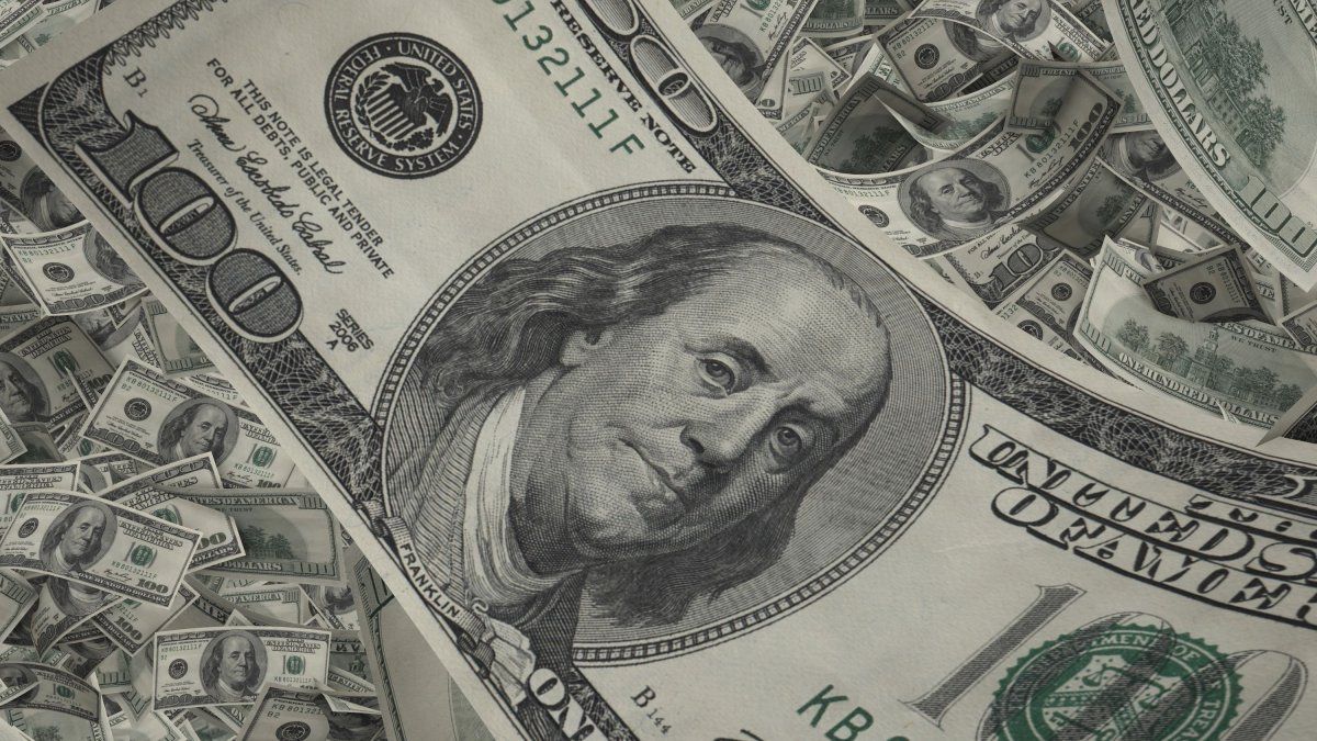 Tensión cambiaria: el dólar oficial vuelve a subir y el foco de la city se posa en la intervención del Tesoro