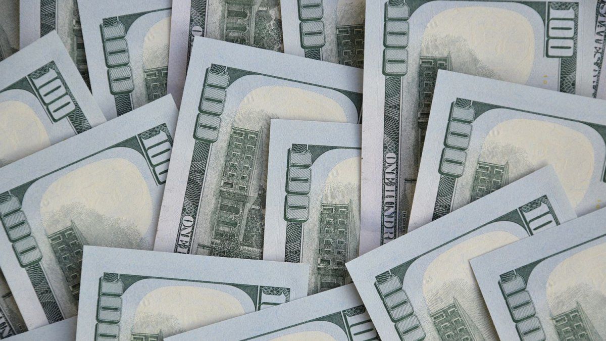 El dólar borra suba inicial tras una nueva venta del Tesoro de EEUU y vuelve a perforar los $1.400 en Banco Nación