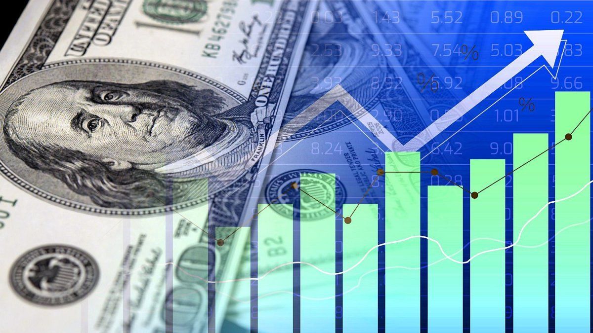 El dólar sigue presionado contra el techo de la banda y la city vigila la intervención de Scott Bessent y el BCRA