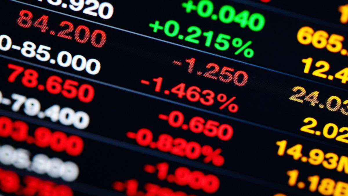Los ADRs operan con mayoría de bajas y el riesgo país se acerca a los 1.300 puntos tras los anuncios de Scott Bessent