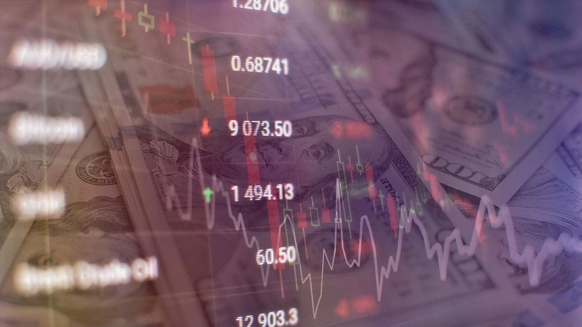 El dólar «que nunca duerme» se desinfla mientras que el blue se mantiene estable al cierre de la semana