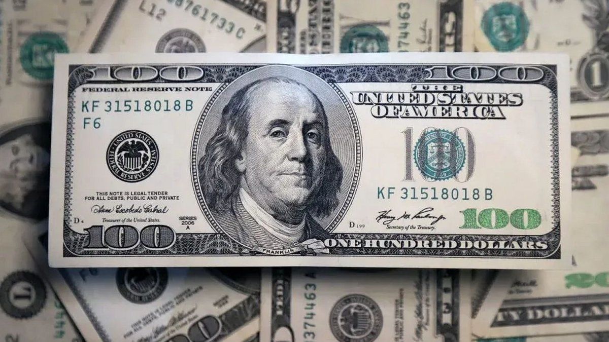 El dólar oficial sube en el inicio de noviembre y en el Banco Nación se vuelve a acercar a los $1.500