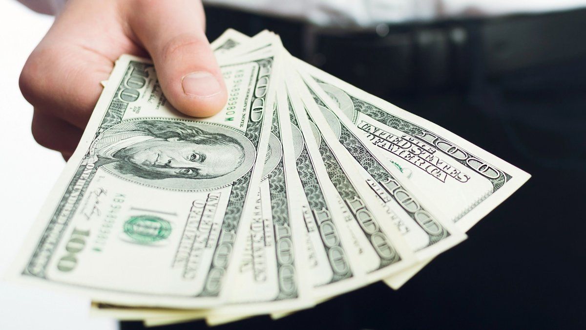 El dólar oficial encadena su tercera suba al hilo, mientras las tasas de corto plazo ya están debajo del 20%