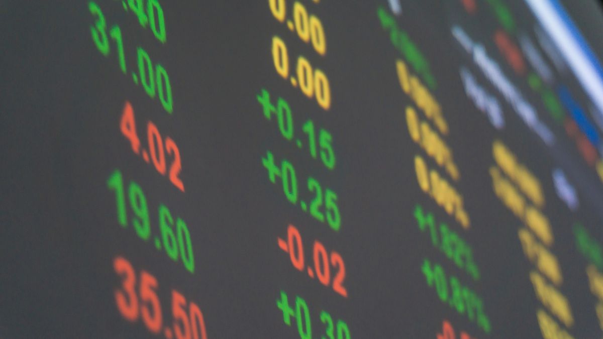 Conflicto en Medio Oriente: Wall Street rebota mientras el oro y el petróleo moderan las subas