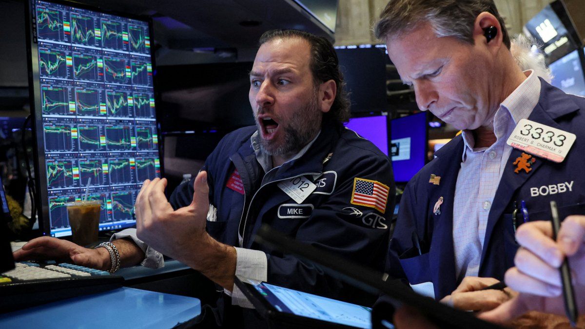 Wall Street rebota y el petróleo retrocede mientras crece la esperanza de un alto al fuego en Medio Oriente