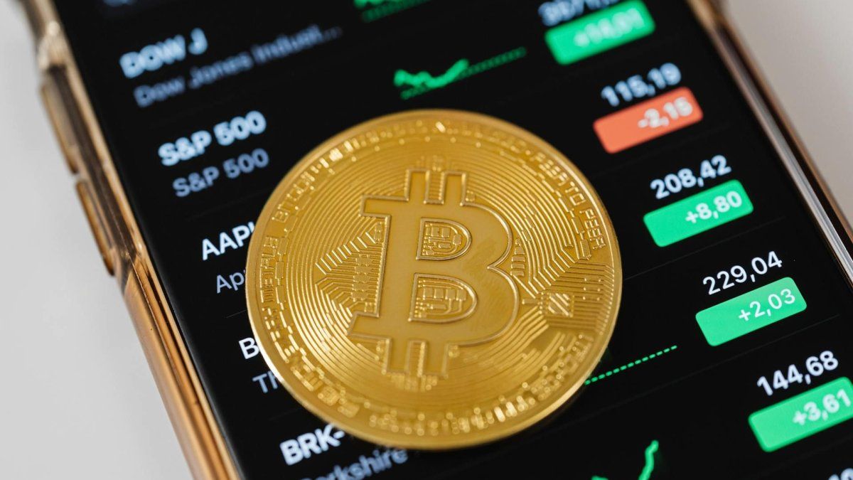 Bitcoin da marcha atrás a medida que el conflicto en Medio Oriente presiona al mercado cripto