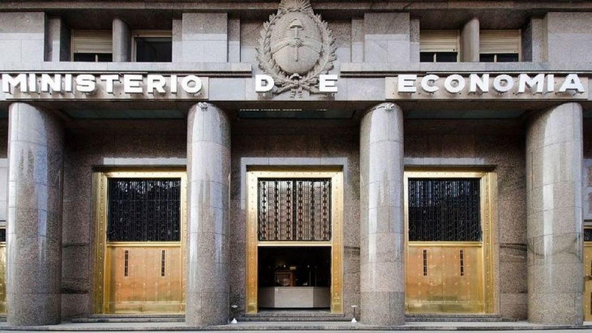 Exigente compromiso para Economía en abril: debe conseguir $19 billones para cubrir vencimientos de deuda