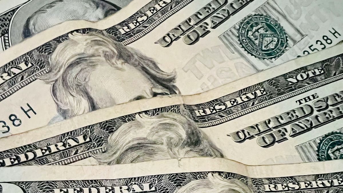El dólar subió por segunda jornada al hilo y alcanzó un nuevo máximo en mayo