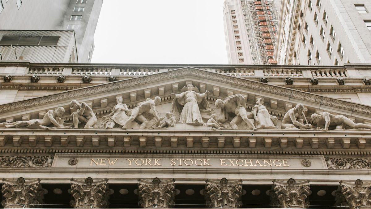 Wall Street toca niveles récord tras los datos clave de empleo en EEUU y del sector tecnológicos