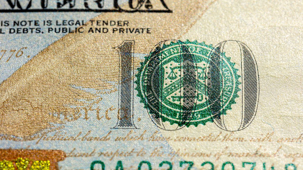 El dólar oficial se enfila a anotar su tercera suba semanal y sostiene la racha alcista