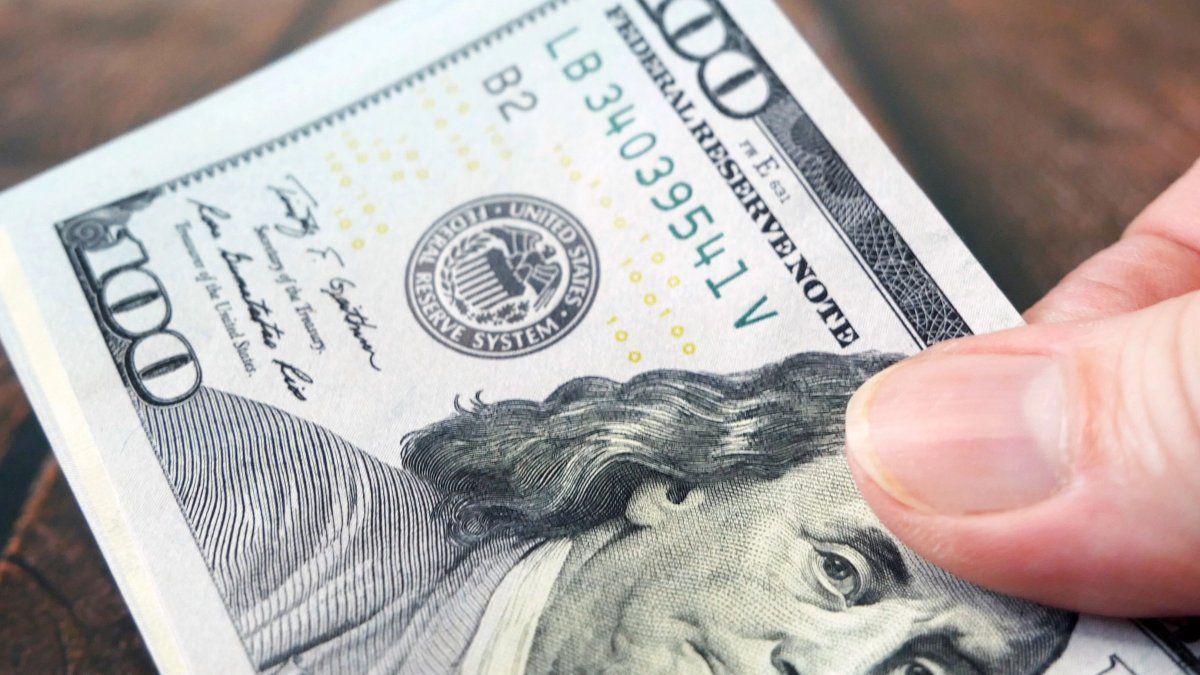 El dólar mayorista cae por debajo de $1.490 y las tasas cortas en pesos vuelven a recalentarse