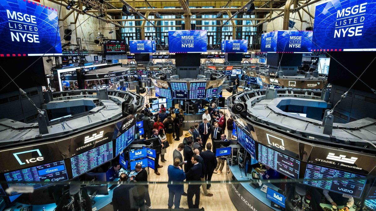 Wall Street: el S&P 500 alcanza un nuevo récord gracias a la menor expectativa de una suba de tasas