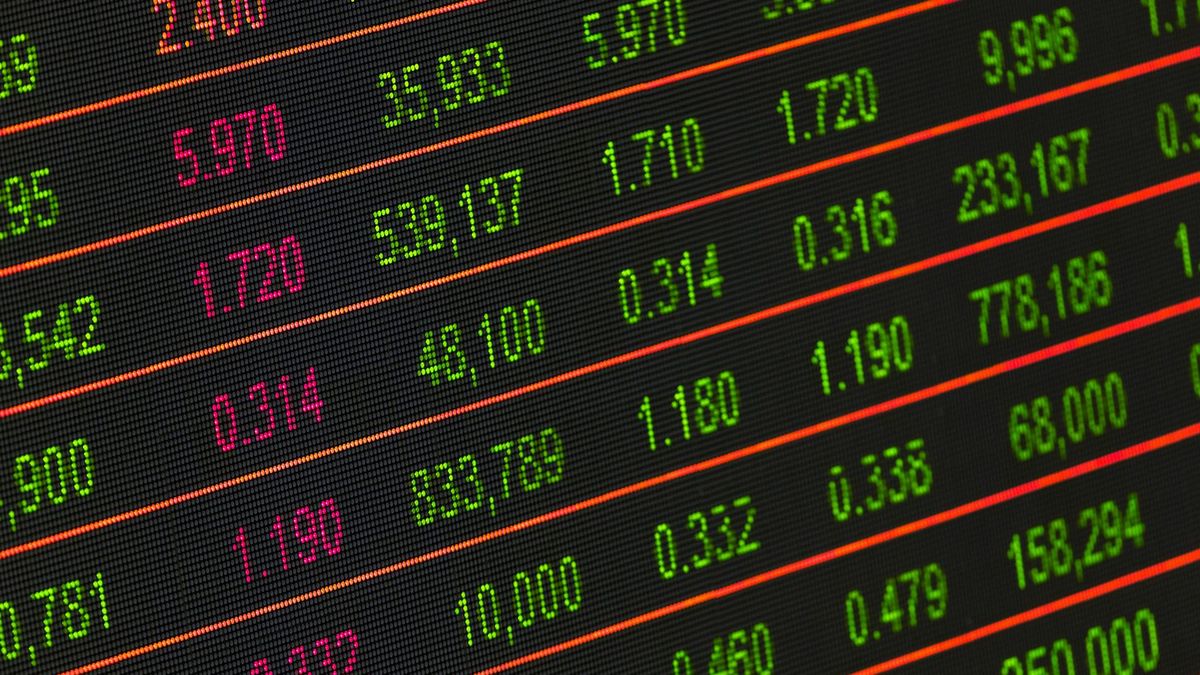 Wall Street y las bolsas europeas rebotan con fuerza tras la suba de tasas de la Fed y la baja del petróleo